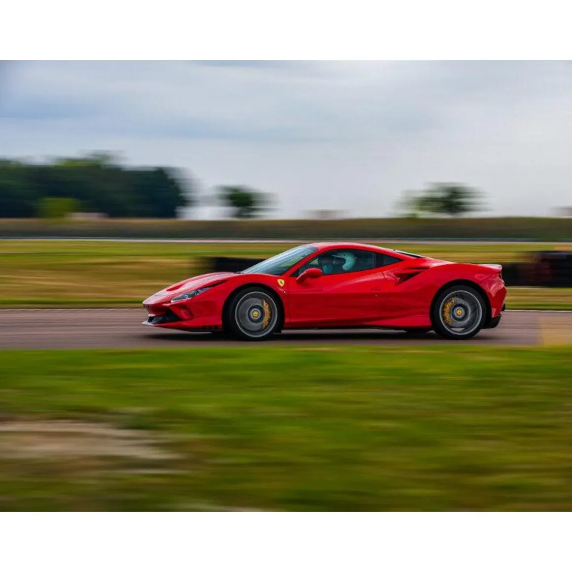 Stage de pilotage : 2 tours sur le circuit de Nogaro Compétition en Ferrari F8 - Coffret Cadeau Sport & Aventure