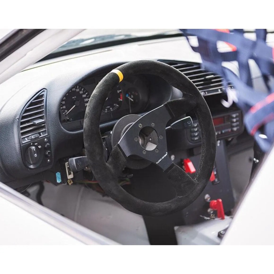 Stage de pilotage : 6 tours sur le circuit du Val de Vienne en Cupra Leon ou en BMW Superberline 2.0 - Coffret Cadeau Sport & Aventure