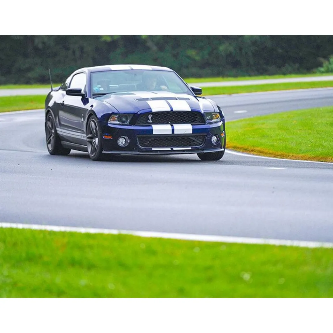 Stage de pilotage : 3 tours sur le circuit de Montlhéry en Ford Mustang Shelby GT500 - Coffret Cadeau Sport & Aventure