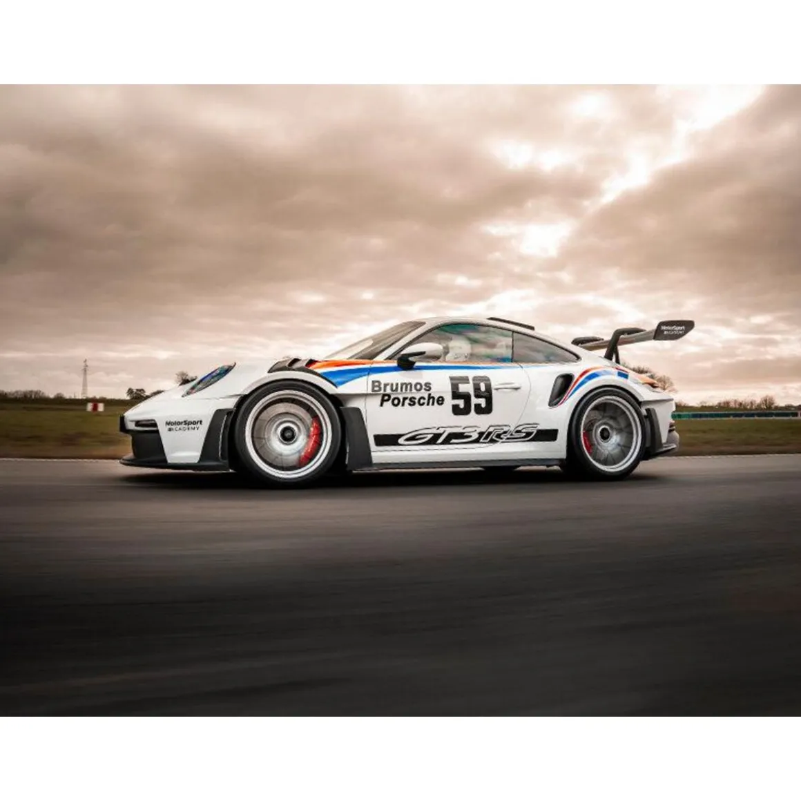 Stage de pilotage : 2 tours sur le circuit de La Châtre en Porsche 992 GT3 RS - Coffret Cadeau Sport & Aventure