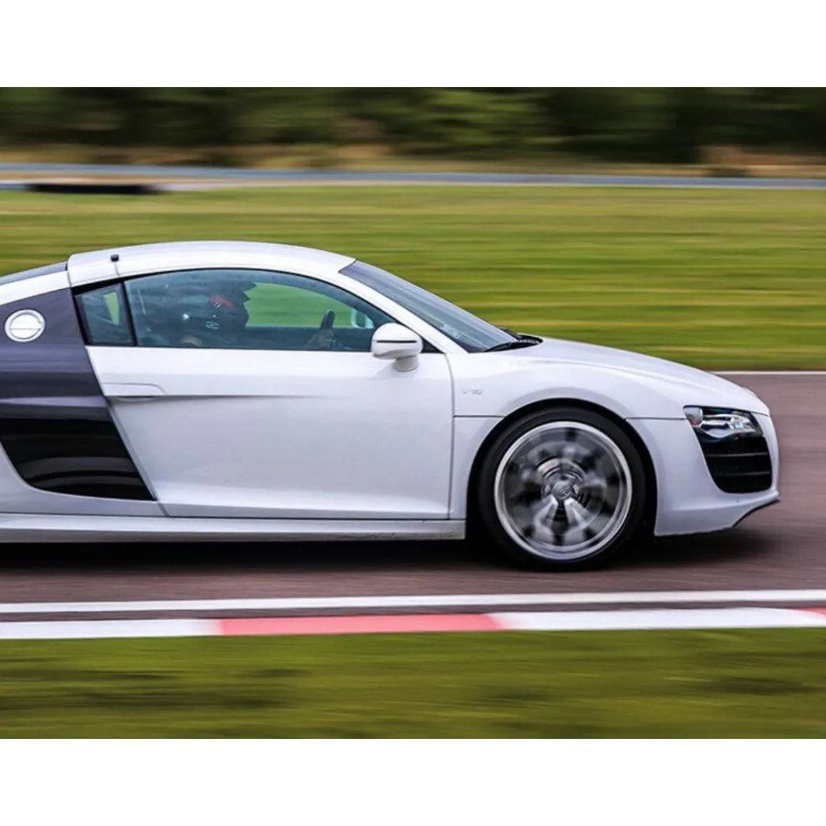 Stage de pilotage : 5 tours sur le circuit du Roussillon en Audi R8 V10 - Coffret Cadeau Sport & Aventure