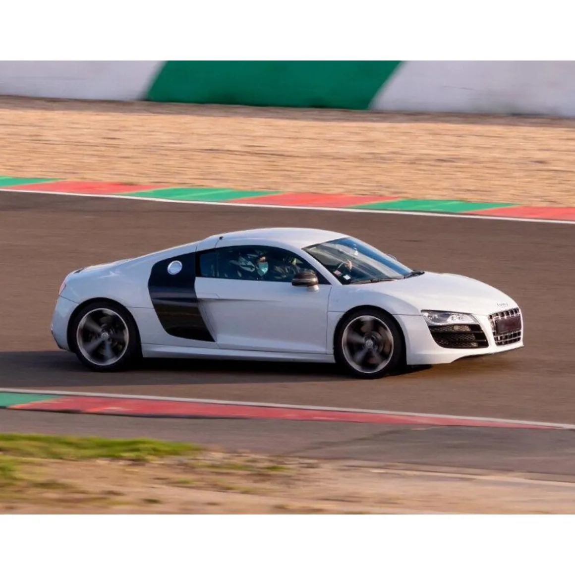 Stage de pilotage : 5 tours sur le circuit du Roussillon en Audi R8 V10 - Coffret Cadeau Sport & Aventure