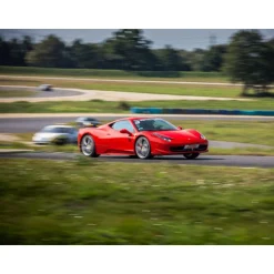 Stage de pilotage : 2 tours sur le circuit de La Châtre en Ferrari F458 Italia - Coffret Cadeau Sport & Aventure