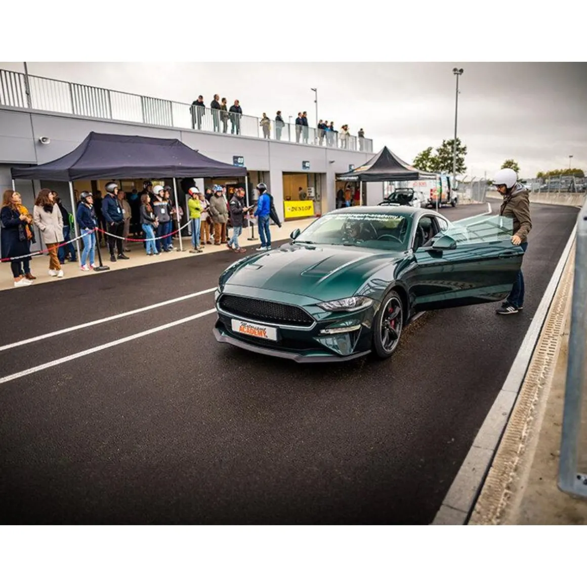 Stage de pilotage : 2 tours sur le circuit de Magny-Cours en Ford Mustang Bullit - Coffret Cadeau Sport & Aventure