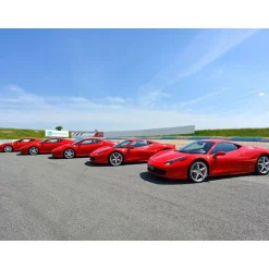 Stage de pilotage de 5 tours sur circuit aux commandes d'une Ferrari - Coffret Cadeau Sport & Aventure