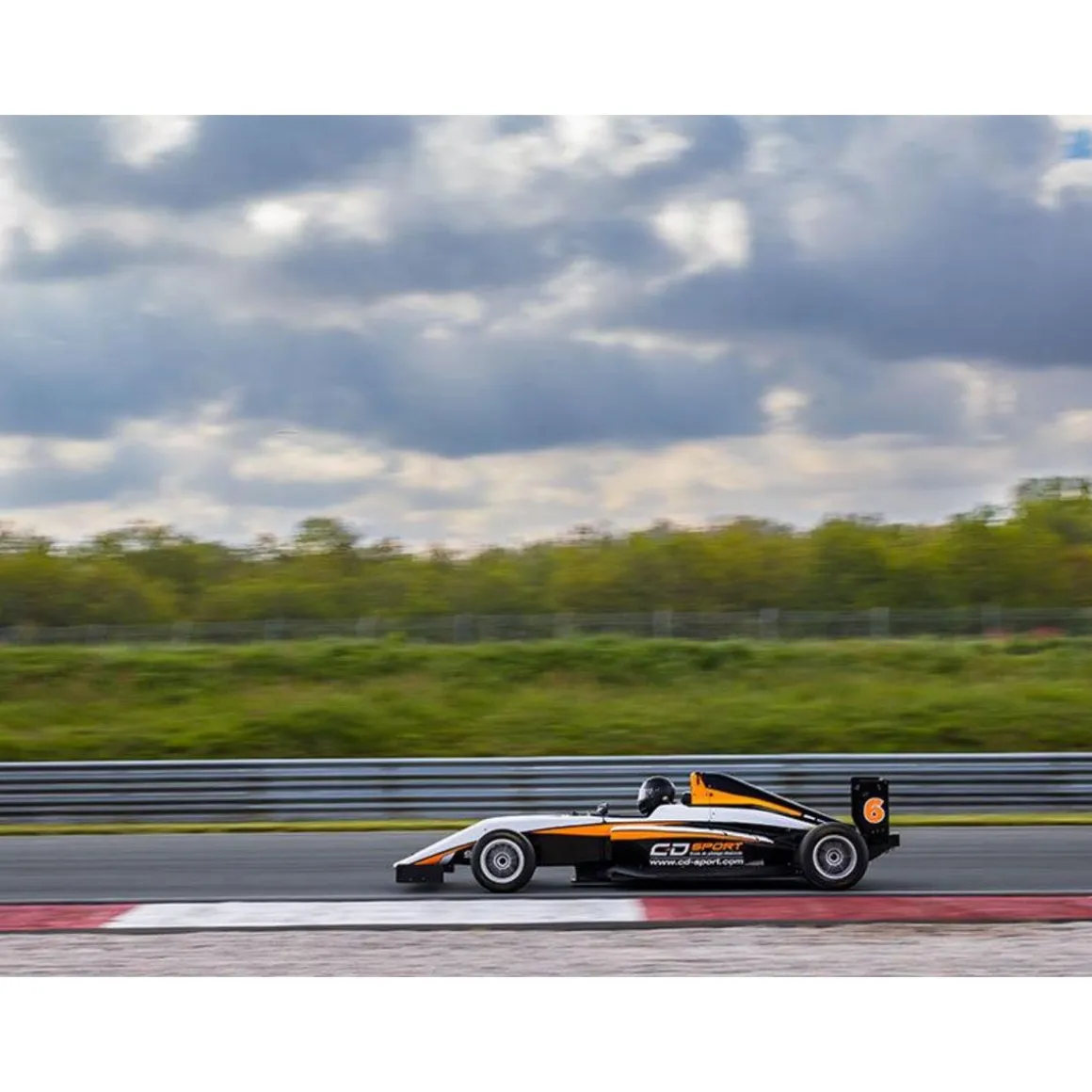 Stage de pilotage monoplace : 6 tours sur le circuit de Nogaro en Formule 4 Tatuus - Coffret Cadeau Sport & Aventure