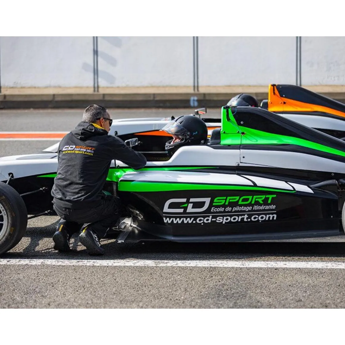 Stage de pilotage monoplace : 28 tours sur le circuit de Fontenay-le-Comte en Formule 4 Tatuus - Coffret Cadeau Sport & Aventure