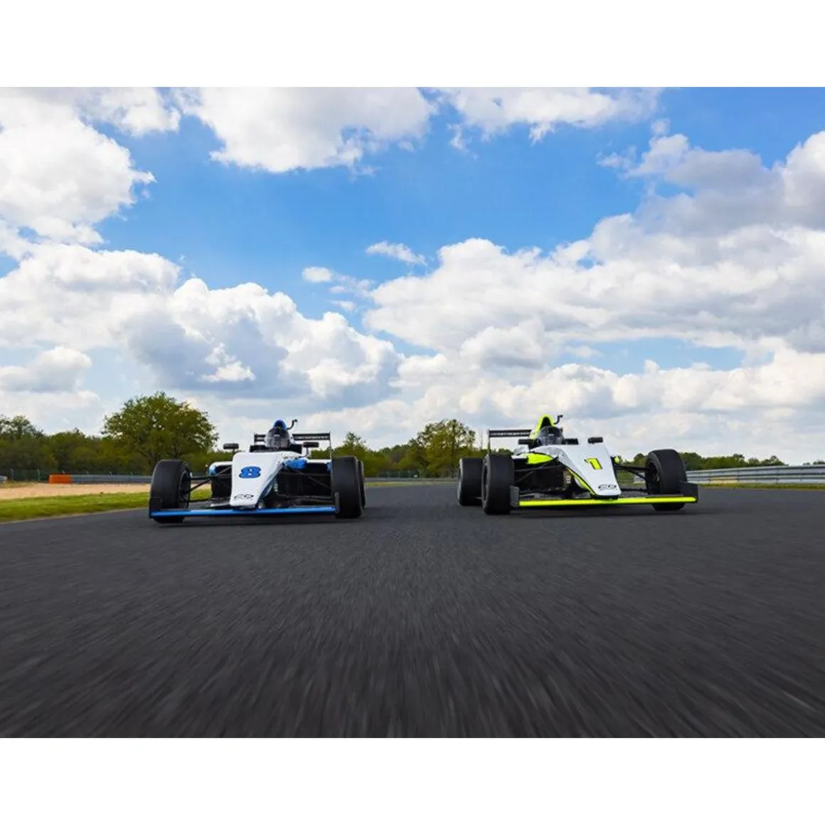 Stage de pilotage monoplace : 28 tours sur le circuit de Fontenay-le-Comte en Formule 4 Tatuus - Coffret Cadeau Sport & Aventure