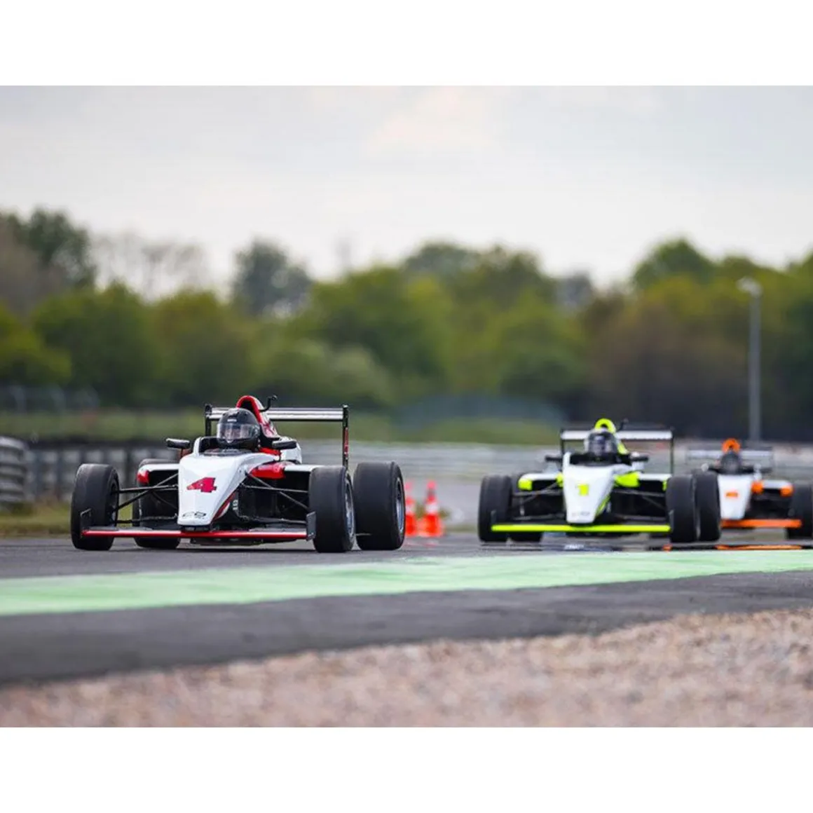 Stage de pilotage monoplace : 6 à 8 tours sur circuit en Formule 4 Tatuus - Coffret Cadeau Sport & Aventure