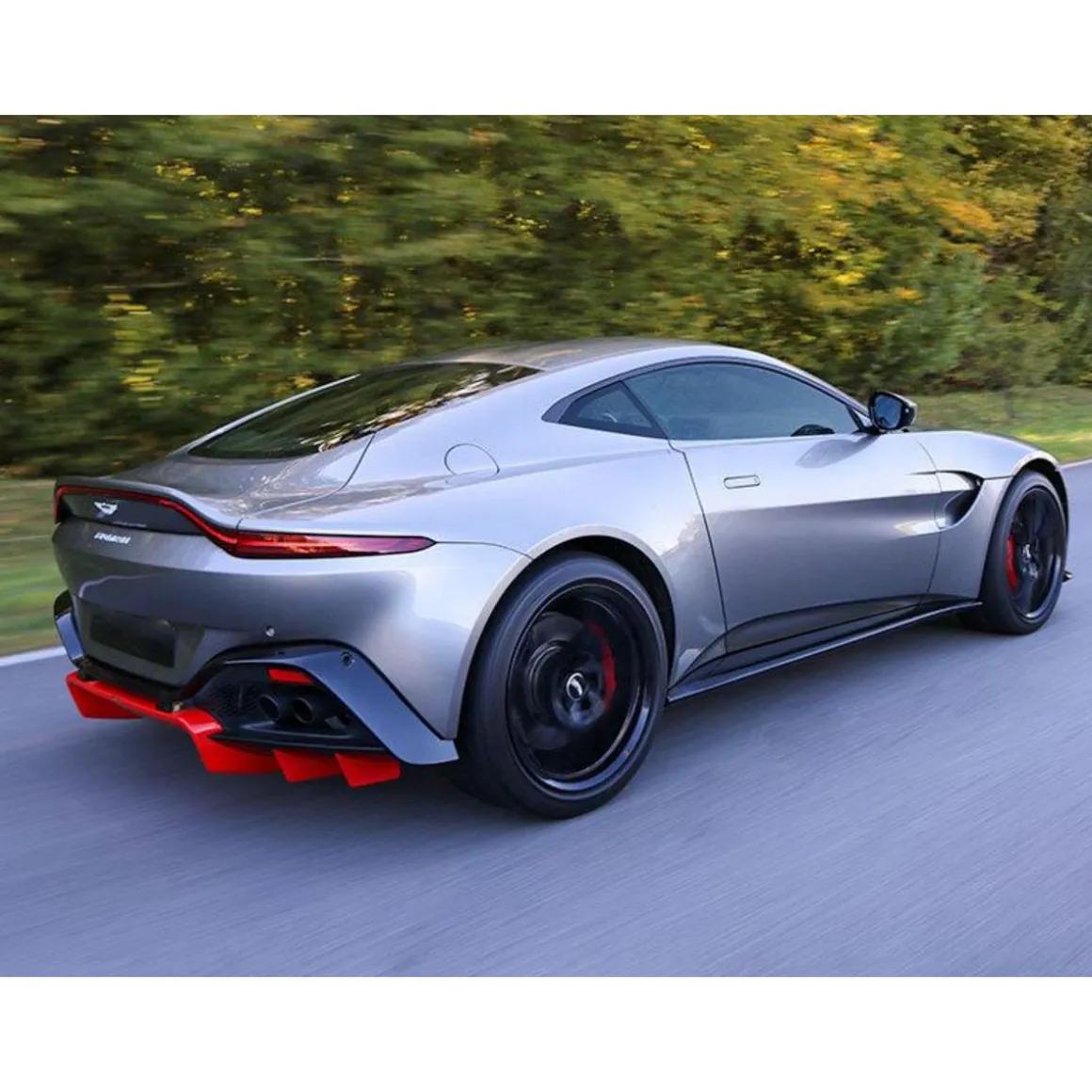 Stage de pilotage multivolant : 2 tours en Aston Martin Vantage et 2 tours en Audi R8 sur le circuit de Nogaro - Coffret Cadeau Sport & Aventure