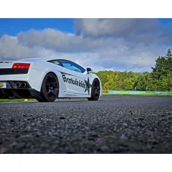 Stage pilotage enfant : 10 tours de circuit au volant d'une Chevrolet Camaro V8 - Coffret Cadeau Sport & Aventure