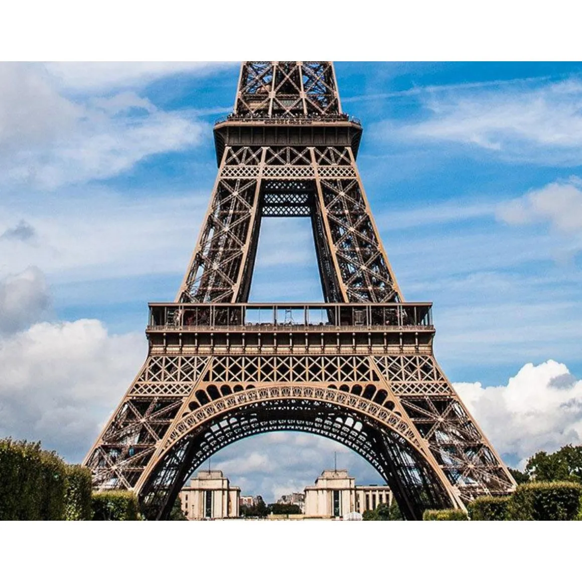Un accès de 2h au 2ème étage de la Tour Eiffel et une croisière sur la Seine - Coffret Cadeau Multi-thèmes