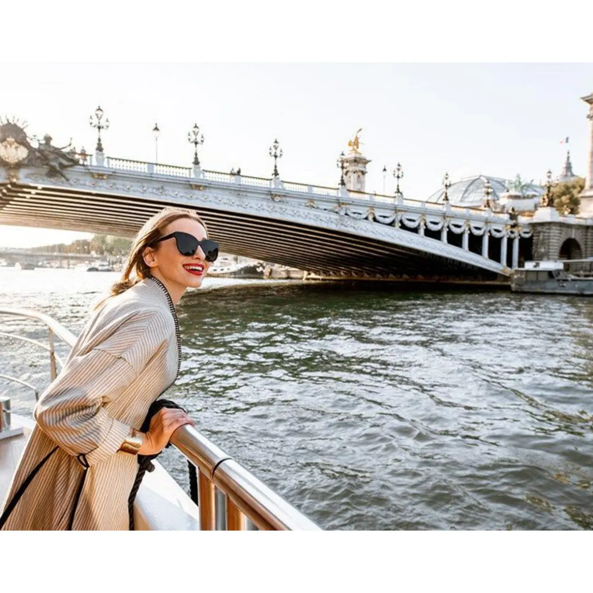 Un accès de 2h au 2ème étage de la Tour Eiffel et une croisière sur la Seine - Coffret Cadeau Multi-thèmes