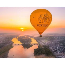 Vol en montgolfière pour 2 au-dessus de la vallée de la Loire avec visite d'une cave et dégustation de vin - Coffret Cadeau Sport & Aventure